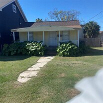 2211 Grover Ave in Galveston, TX - Building Photo