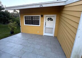 5239 Club Rd in Haverhill, FL - Building Photo