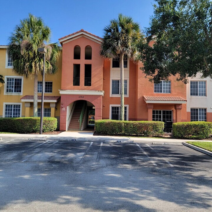 6768 Heritage Grande in Boynton Beach, FL - Building Photo