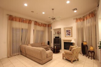 10 Vía Salerno in Henderson, NV - Building Photo - Building Photo