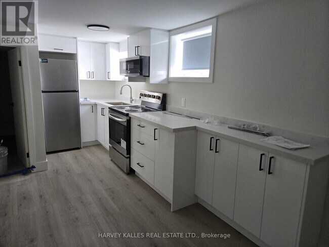 111 McAllister Rd in Toronto, ON - Building Photo - Building Photo