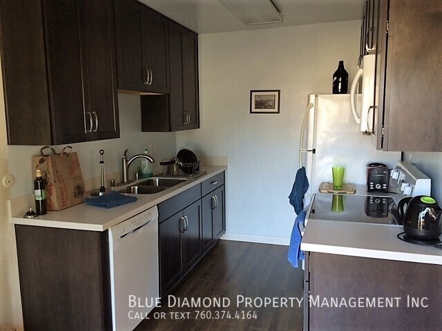 810 Regal Rd in Encinitas, CA - Building Photo - Building Photo