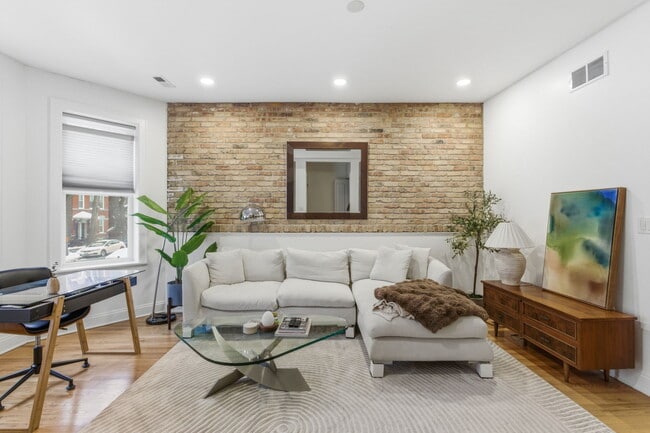 2228 N Seeley Ave, Unit 2228 N Seeley Ave Unit 2 in Chicago, IL - Foto de edificio - Building Photo