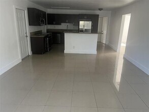 1556 SW 5th Pl in Fort Lauderdale, FL - Foto de edificio - Building Photo