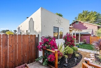 37 Portola Ave in Monterey, CA - Building Photo - Building Photo