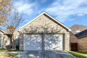 5541 Dunn Hill Dr in Fort Worth, TX - Building Photo - Building Photo