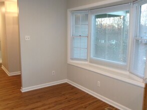 928 Chatfield Dr in Jamestown, NC - Building Photo - Building Photo