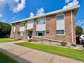 553 Lemon St N in Hudson, WI - Building Photo