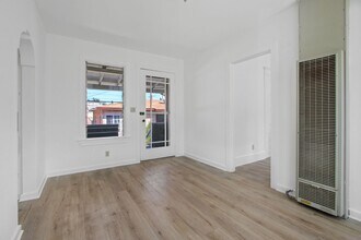 3034 Fairmount St in Los Angeles, CA - Building Photo - Building Photo
