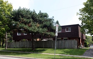 440 Silverstone Dr in Toronto, ON - Building Photo