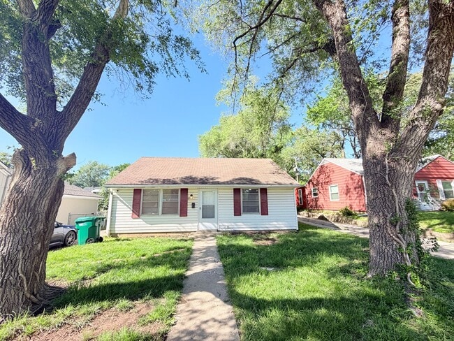 property at 4742 Vista St