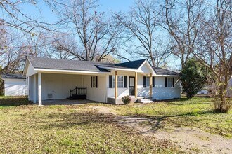 208 N Coleman St in Mabank, TX - Foto de edificio - Building Photo