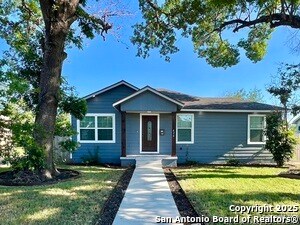 426 W Wildwood Dr in San Antonio, TX - Building Photo