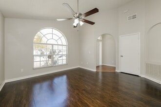 16444 Coopers Hawk Ave in Clermont, FL - Foto de edificio - Building Photo