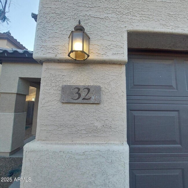 10225 W Camelback Rd in Phoenix, AZ - Building Photo - Building Photo