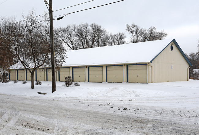 Hidden Valley Apartments in St. Paul, MN - Building Photo - Building Photo