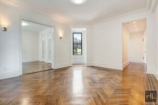 166 W 72nd St in New York, NY - Building Photo