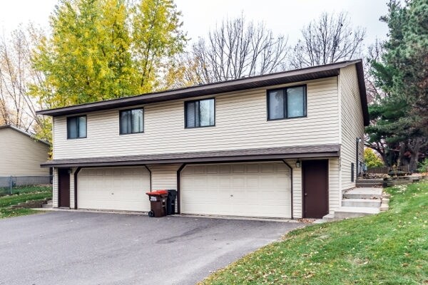 Bradley Twin Homes in Maplewood, MN - Foto de edificio