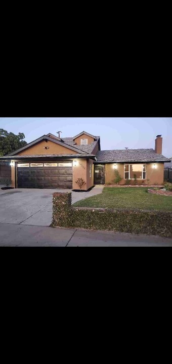 19304 Coslin Ave in Carson, CA - Building Photo