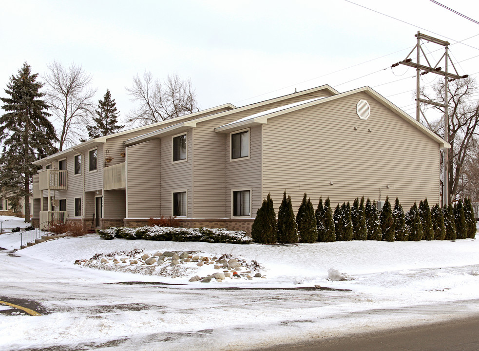 Meadowbrook Apartments in Buffalo, MN - Foto de edificio