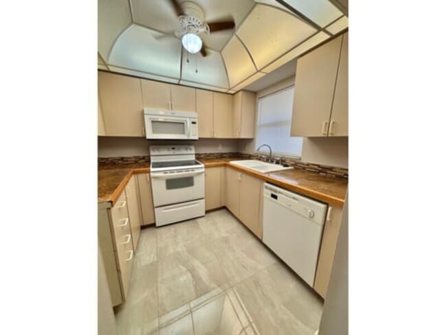 136 Cape Coral Pkwy W in Cape Coral, FL - Building Photo - Building Photo
