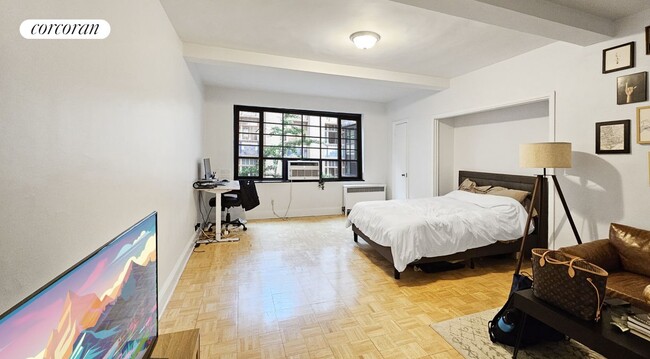 307 E 44th St in New York, NY - Foto de edificio - Building Photo