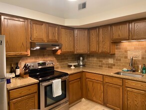19205 Surrey Ln in Northville, MI - Building Photo - Building Photo