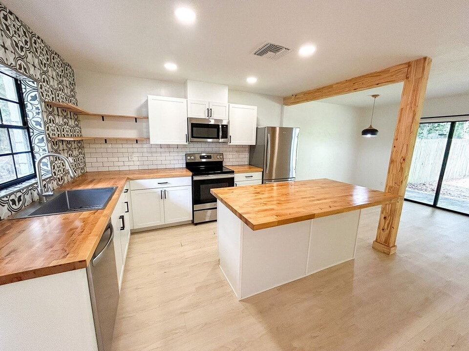 1058 SW 6th Dr in Gainesville, FL - Building Photo