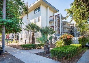 2424 Front St in San Diego, CA - Building Photo - Building Photo