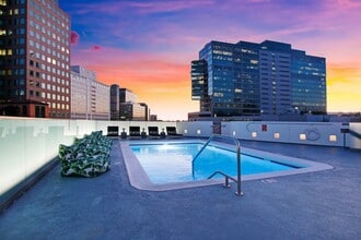 Westwood Village Apartments in Los Angeles, CA - Foto de edificio - Building Photo