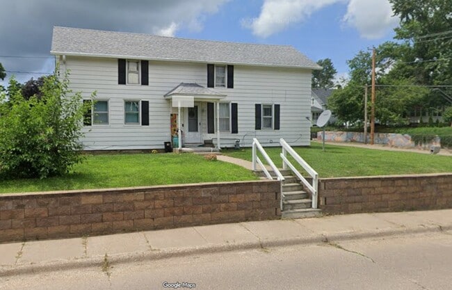 property at 1233 2nd Ave S