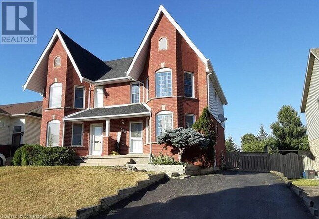 238 Benesfort Crescent in Kitchener, ON - Building Photo - Building Photo