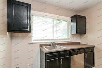 18 Brightwell Ct in Florissant, MO - Building Photo - Building Photo
