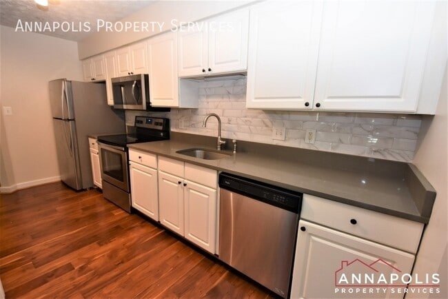 621 Admiral Dr in Annapolis, MD - Building Photo - Building Photo