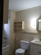 152 W Seneca St-Unit -4 in Oswego, NY - Building Photo - Building Photo