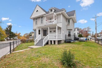 33 Wickham Ave in Middletown, NY - Building Photo - Building Photo