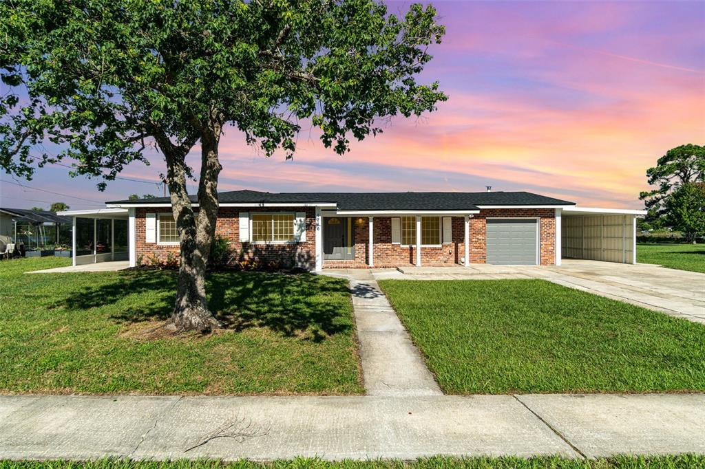 1216 W Wellington Dr in Deltona, FL - Building Photo