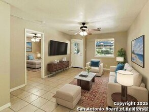 661 Floral Cir in New Braunfels, TX - Building Photo - Building Photo