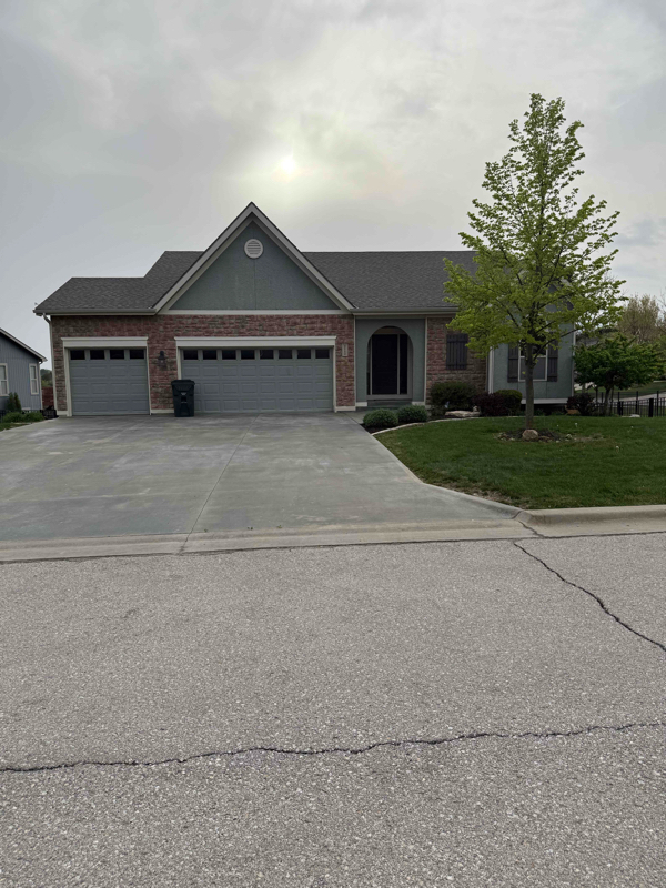 property at 2112 Cove Ct