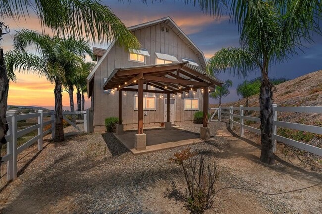 property at 38101 Vía Lobato