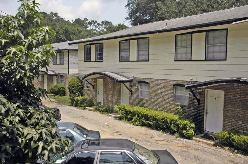 1734 Hartsfield Rd in Tallahassee, FL - Foto de edificio