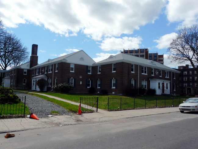 585 Atlantic St in Bridgeport, CT - Foto de edificio - Building Photo
