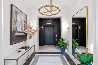 104 W Oak St, Unit 3E in Chicago, IL - Foto de edificio - Building Photo