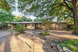 2301 Westway Cir in Austin, TX - Building Photo - Building Photo