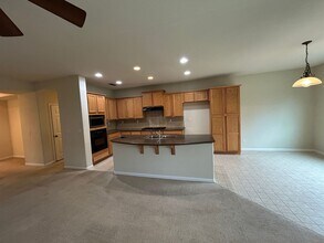 5310 White Lotus Way in Elk Grove, CA - Building Photo - Building Photo