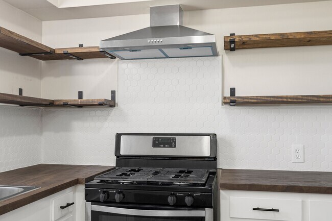 118 Johnson St in La Marque, TX - Building Photo - Building Photo