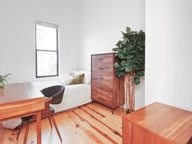 Furnished room/NOT APARTMENT in Brooklyn, NY - Building Photo