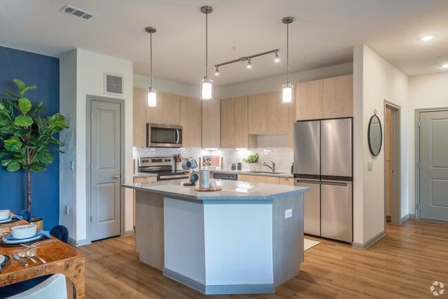 15951 Woodland Hills Dr in Humble, TX - Foto de edificio - Building Photo