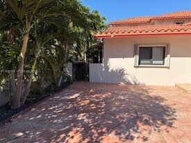 6765 SW 19th St in Miami, FL - Building Photo