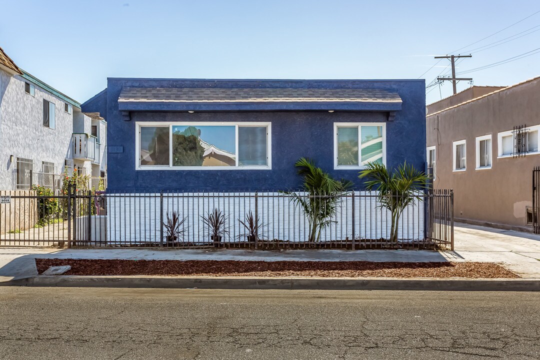 1130 E Hellman St in Long Beach, CA - Building Photo